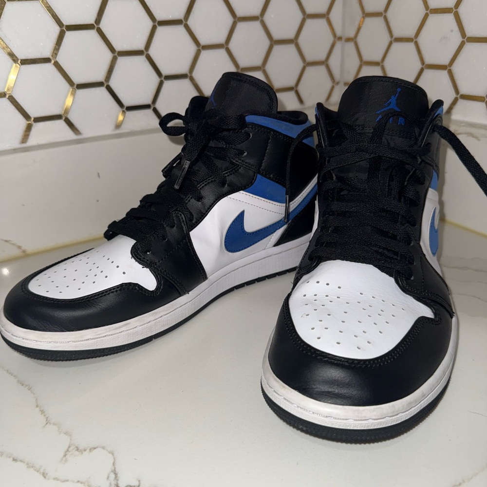Air Jordan 1 Mid Racer Blue White 554724-140 Men's
Size 9.5